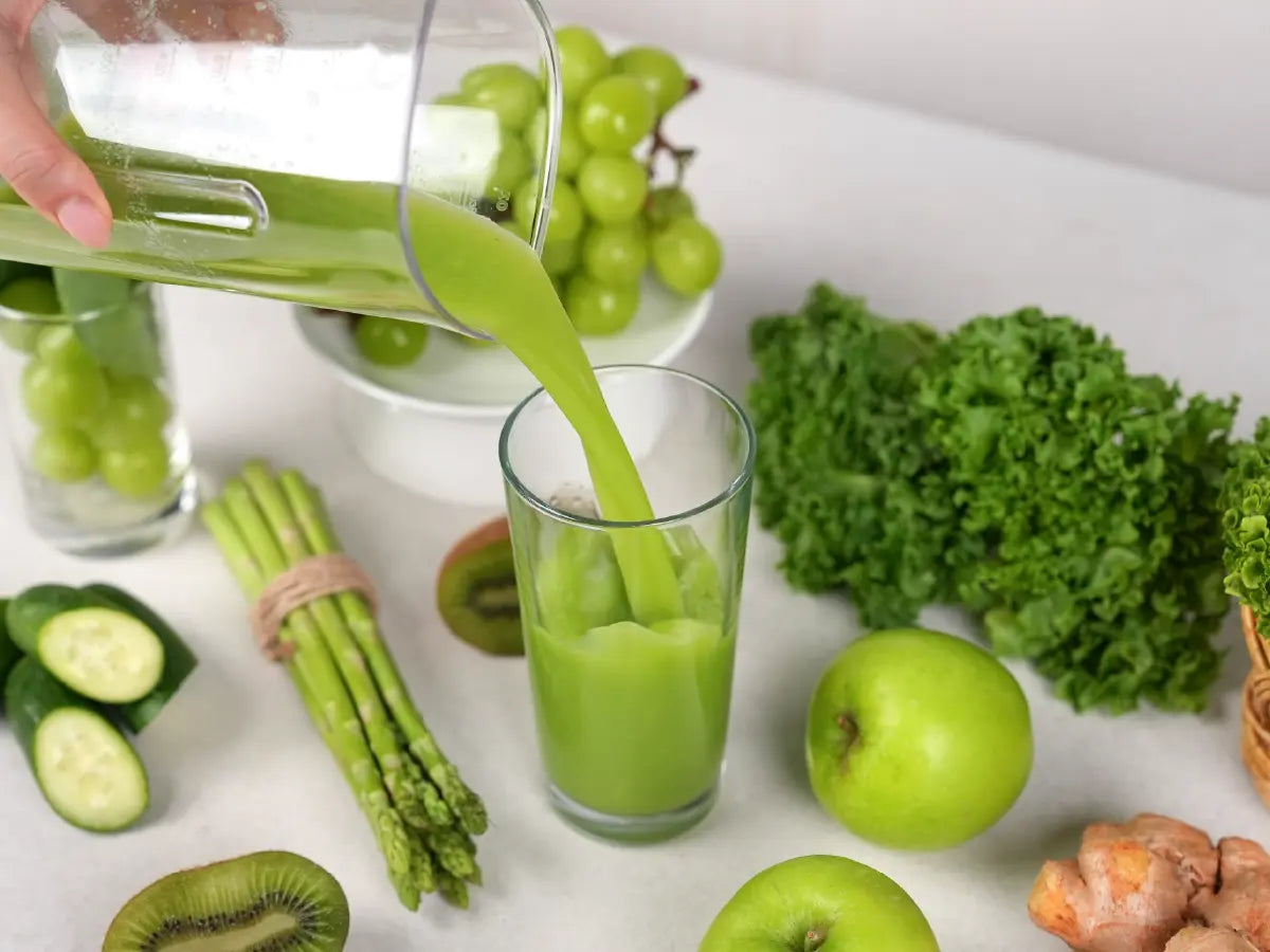 Jugo verde detox prensado en frío con Kuvings