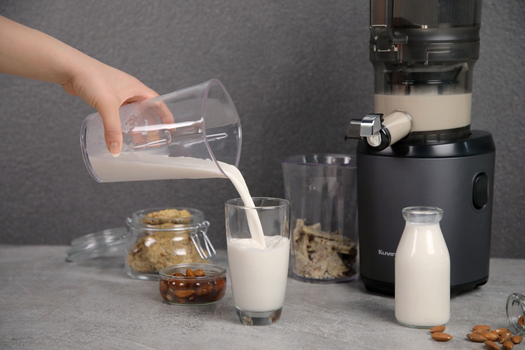 Vaso de leche vegetal con extractor Kuvings